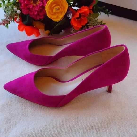 NEW Fierce and Fabulous Via Spiga Fuschia Suede Pumps - Picture 2 of 9